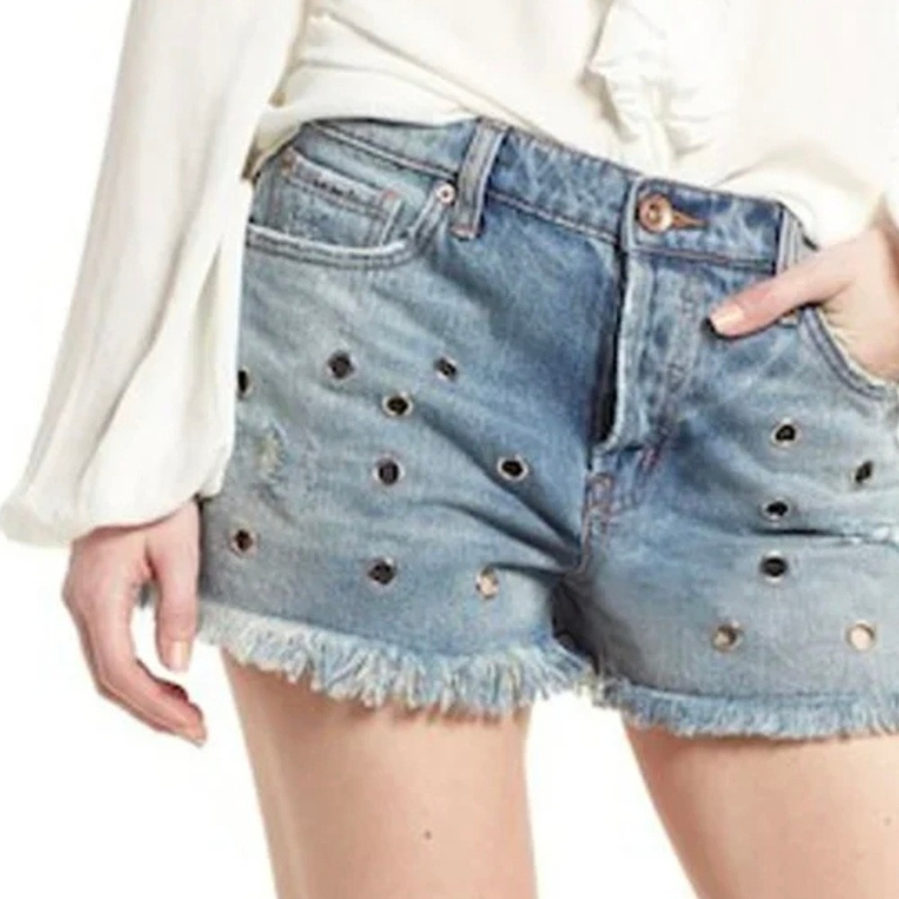 Band of Gypsies Denim Shorts Women's Size‎ 32 Distressed Grommet Frayed Hem